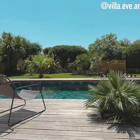 Eve Bord De Piscine Roof