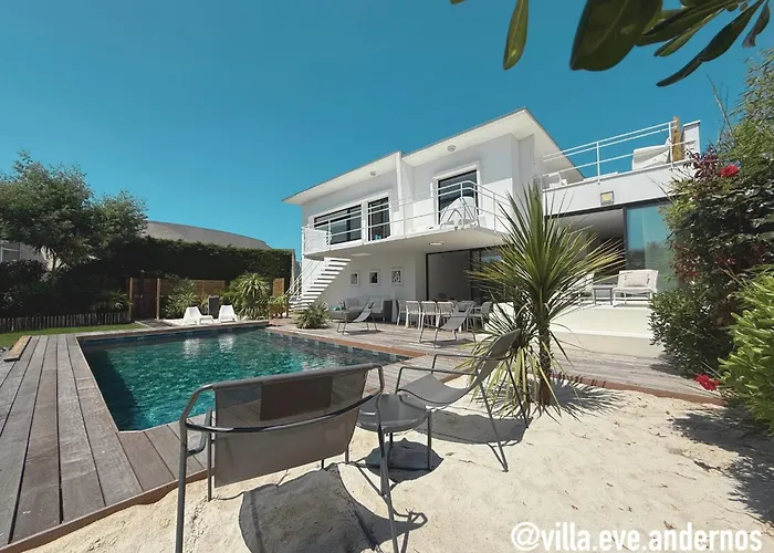 Eve Bord De Piscine Roof